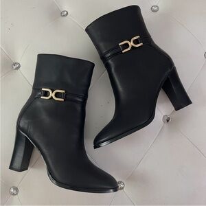 Express Like New Genuine Leather Pull-On Style Gold Detail Ankle Boots Black 6